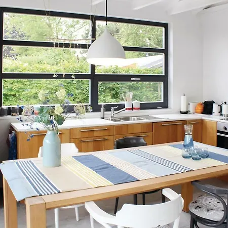 68 بيت للعطل